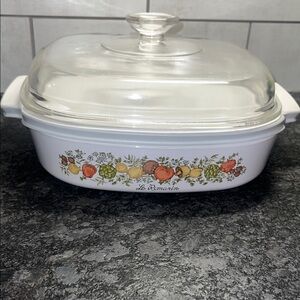 La Romarin Corningware Spice of Life Casserole WITH 2 LIDS PLASTIC & GLASS 10x10